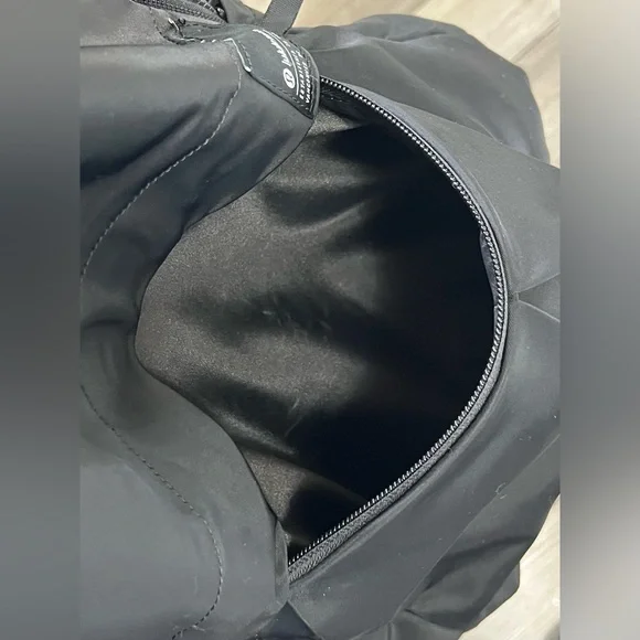 Lululemon Everyday Backpack 2.0 Laptop Office Travel Gym School Work Casual - Picture 16 of 16